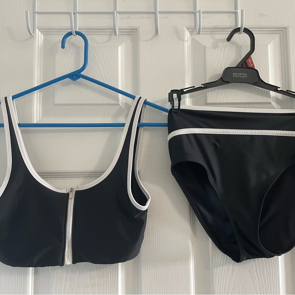Old Navy Black and White Women's Swim Set